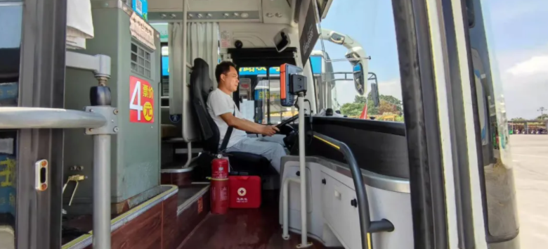 市红十字会向鹰潭公交捐赠随车急救包