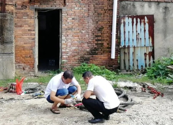 我为群众办实事 || 长运物业:炎炎夏日抢修电缆