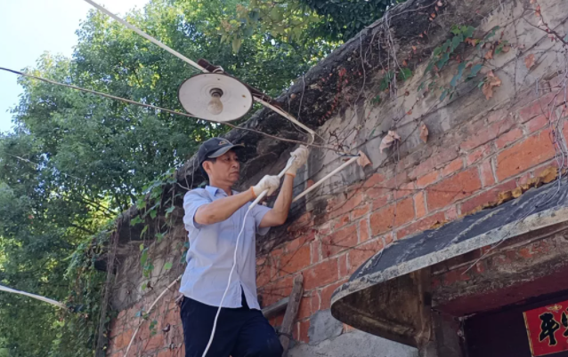 我为群众办实事 || 长鸿物业:党员干部带头 助力文明创建