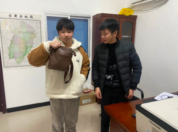 抚州长运 驾驶员拾金不昧暖人心