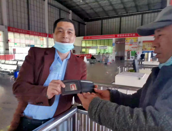 抚州长运 驾驶员拾金不昧获赞誉