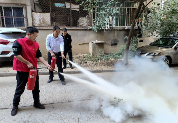 长鸿物业 开展消防基本技能实操实训