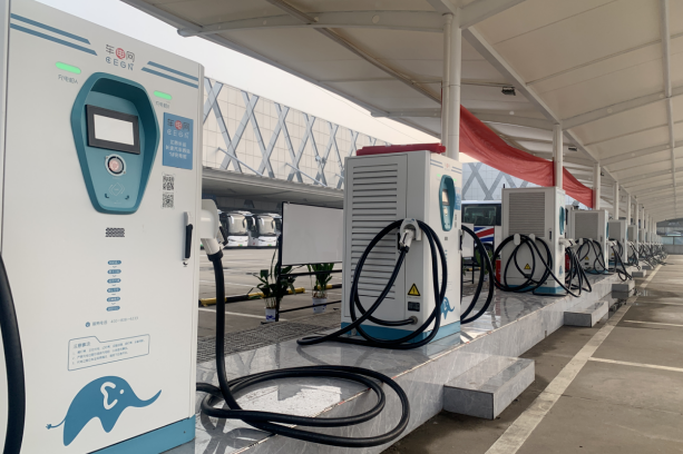 都市城际公交：南昌长途汽车西站都市城际公交充电站启用