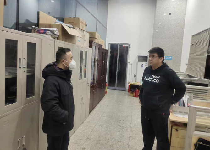 刘磊督导西站客运分公司元旦假期夜间值班值守工作