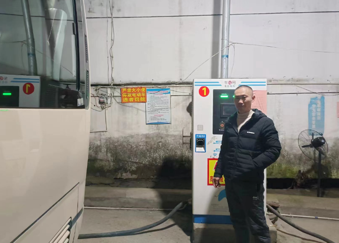 景德镇长运:乐平公交开通首趟子夜通勤车