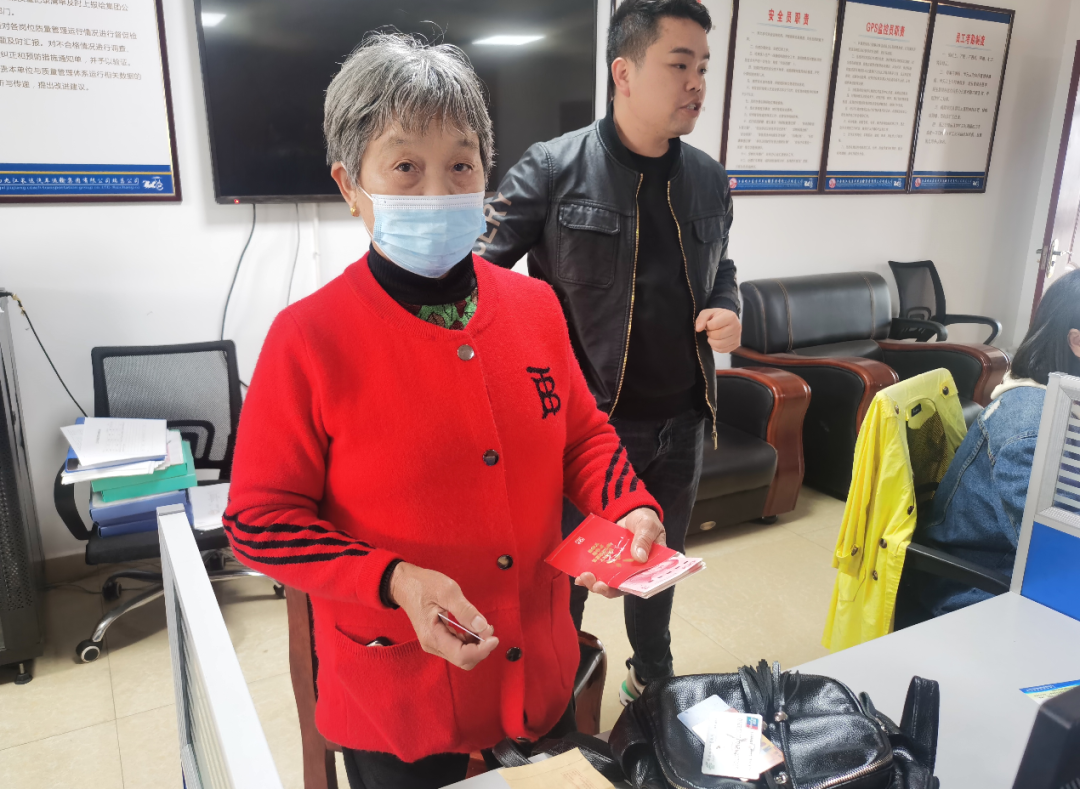 九江长运:拾金不昧品德高 树立社会新榜样