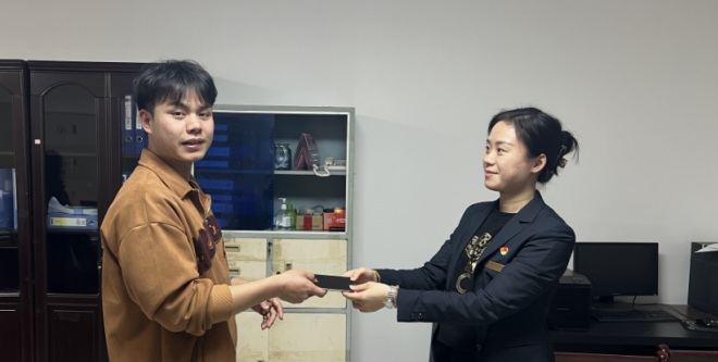 吉安公交:假期归家遗失手机 公交司机帮助找回