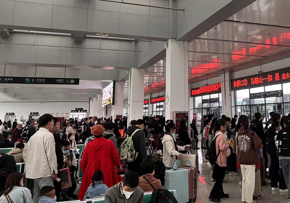 马鞍山长客:“五一”打好“安全牌”、“服务牌”、“保障牌”