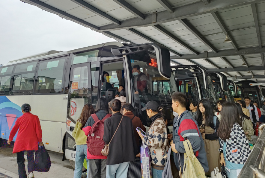 抚州长运:金溪分公司圆满完成 “五一”小长假旅客运输任务