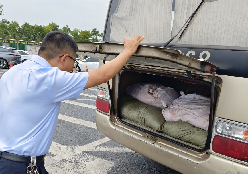 新余长运：开展公营班线私带行为专项稽查行动