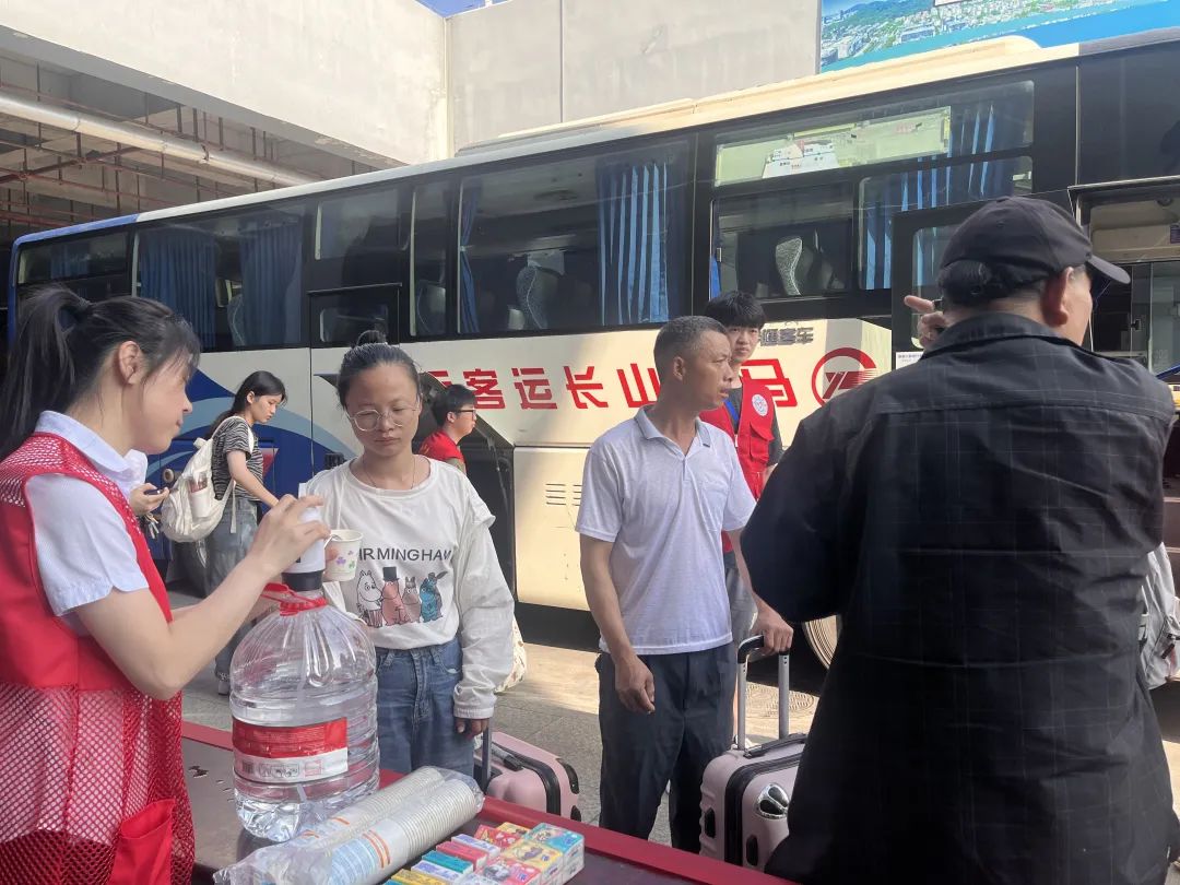 马鞍山长客：校园直通车 一站式服务护航学子开学