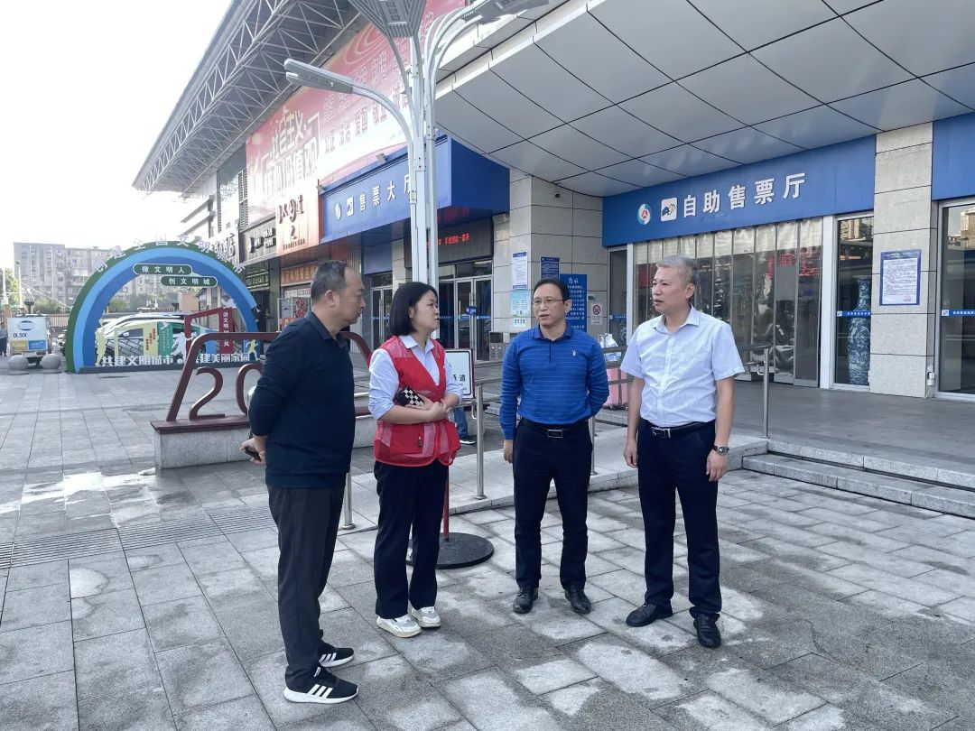 刘志坚督导检查都市城际公交创文巩卫工作