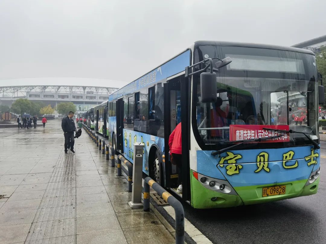 鹰潭公交:全力做好老年人运动会开幕式运输保障工作