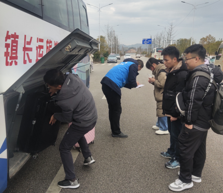 景德镇长运:圆满完成“校园直通车”首发运输工作