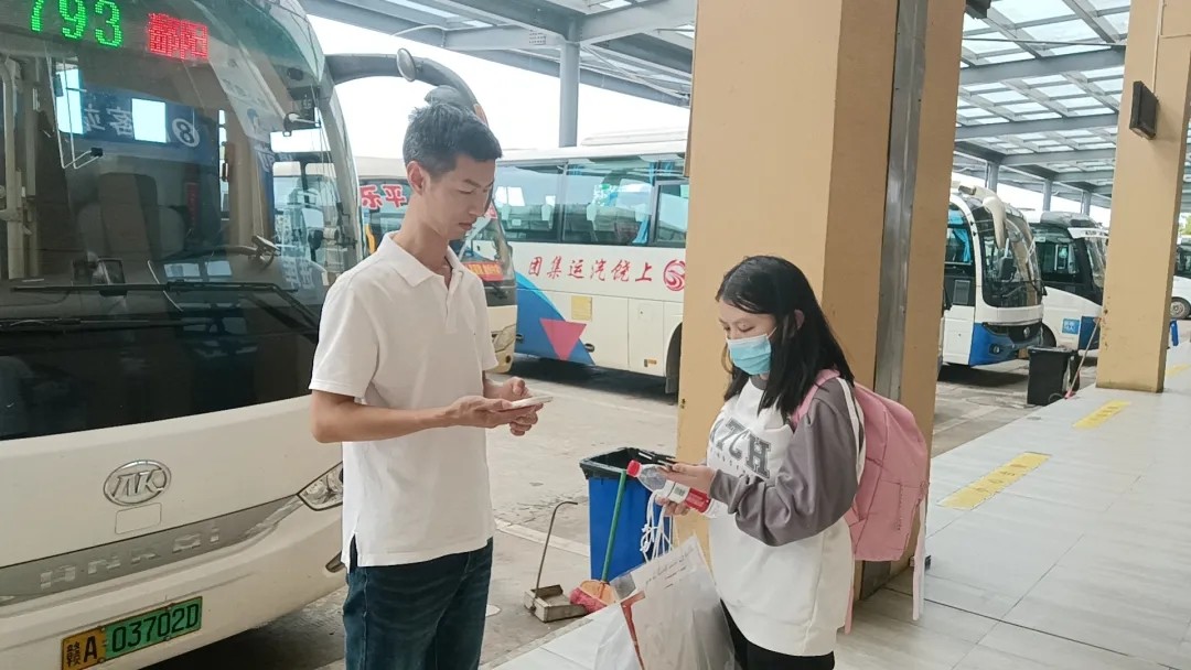 都市城际公交：拾金不昧好司机