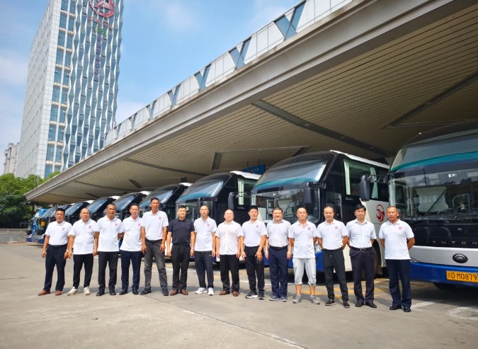 占梁慰问2024年尤尼克斯世界青年羽毛球锦标赛参运驾驶员代表