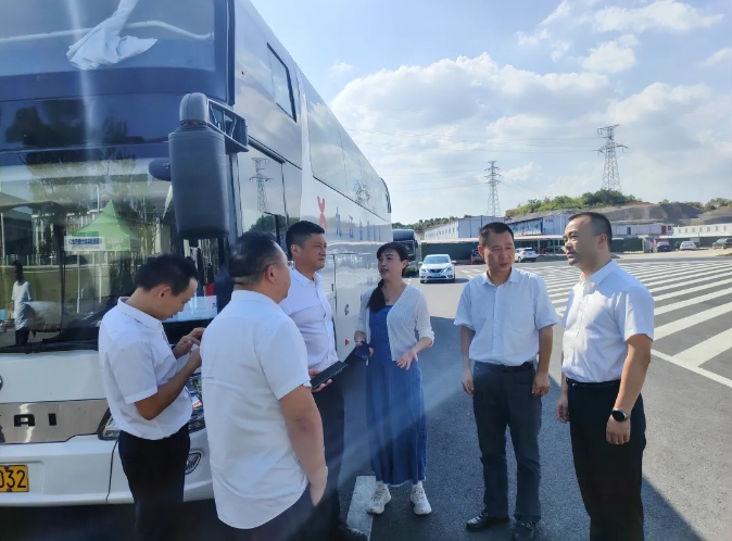 刘磊、占梁督导九江长运校园直通车工作