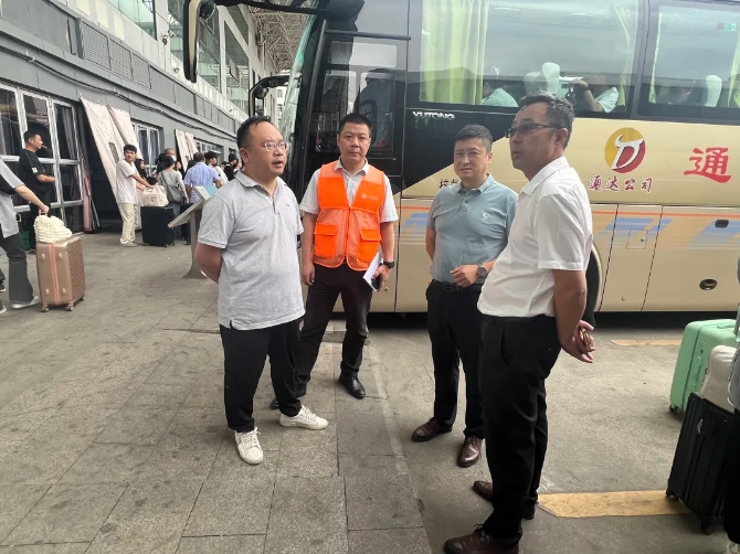 占梁督导都市城际公交国庆期间安全生产运输工作