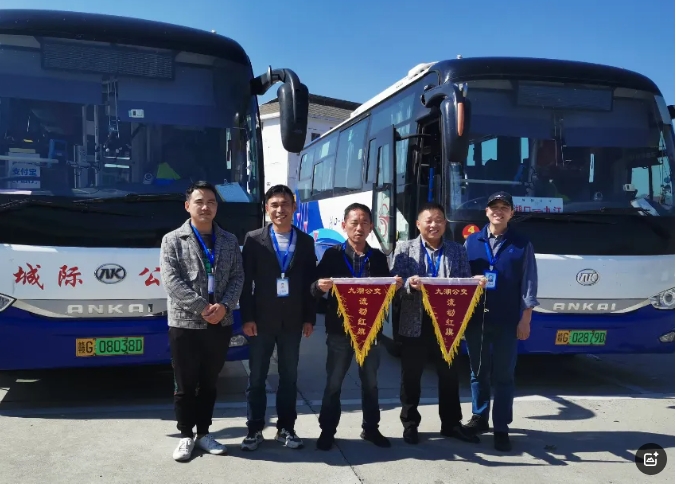 湖口公司开展城际公交“红旗车评比 树行业标杆”活动