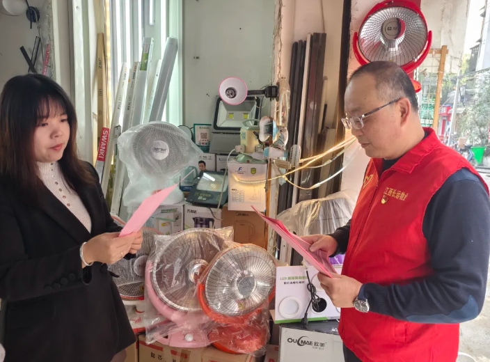 一线报道 || 长运物业：宪法宣传进商户 法治观念入人心