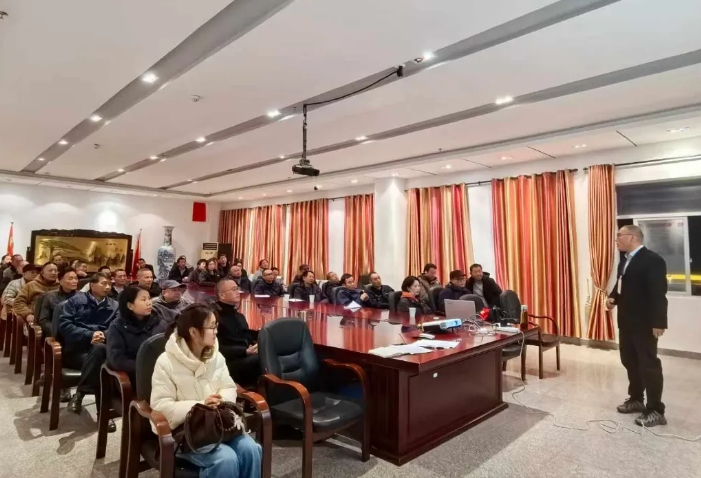 婺源公交：开展消防安全知识培训及疏散、灭火演练