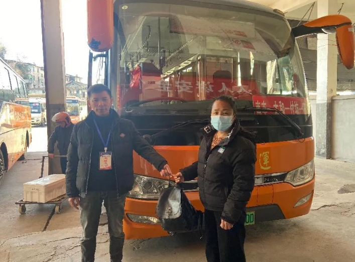 抚州长运:公交司机拾金不昧 温暖乘客冬日出行