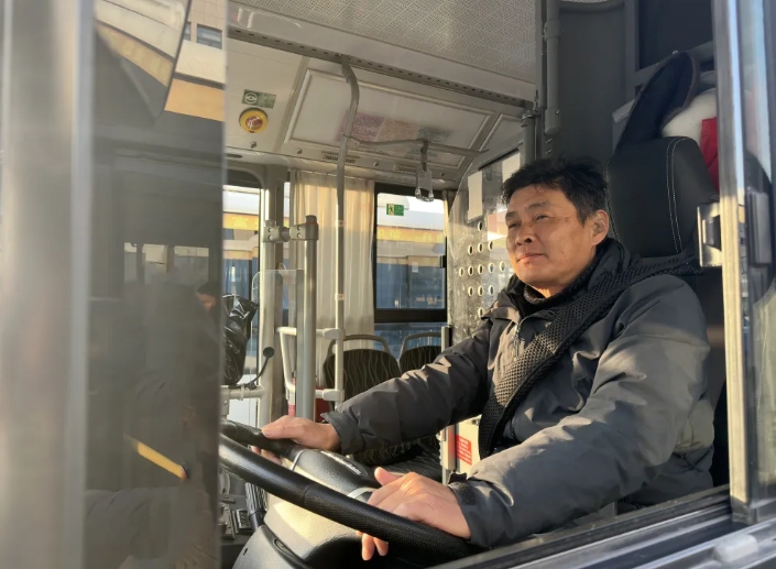 马鞍山长客：公交司机冷静处置 乘客突发疾病转危为安