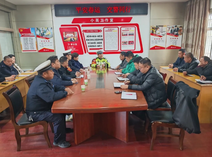 新余交警城北大队检查新余公交春运安全工作