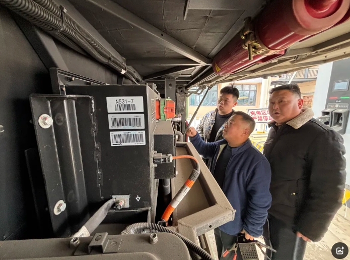 鄱阳长运：公交旅游分公司联合宇通服务站对车辆进行全面检查