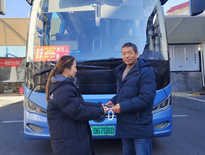 吉安公司:平常人 平常事 春运爱心我传递