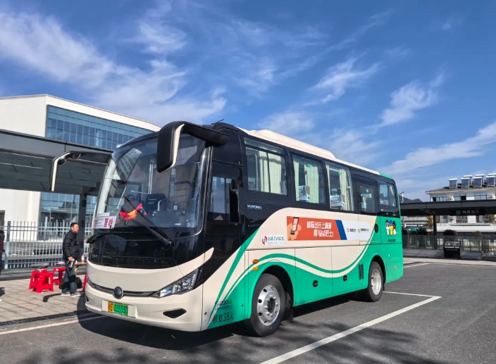 婺源公交:高铁站至篁岭景区首条站点巴士今日上线