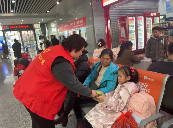 都市城际公交：开展“小年送祝福 ”活动