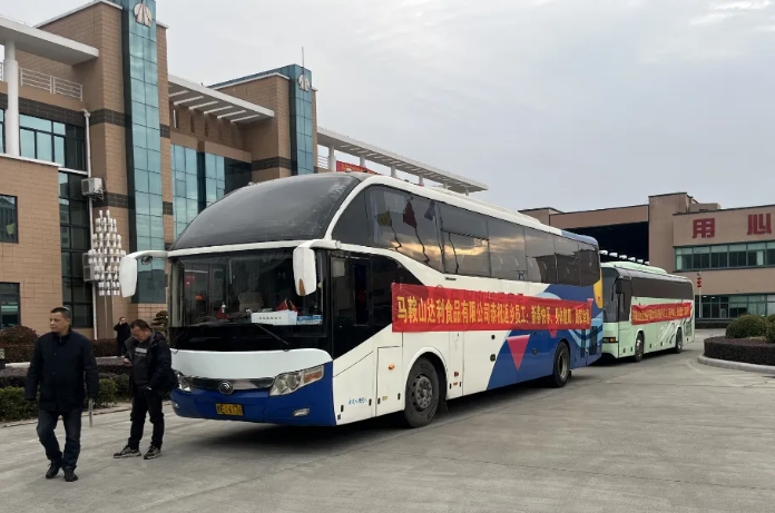 马鞍山长客：助力务工人员返乡