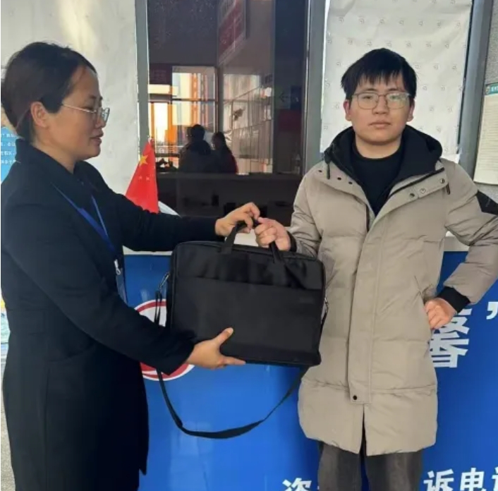 ​抚州长运：好样的！助人为乐的你们！