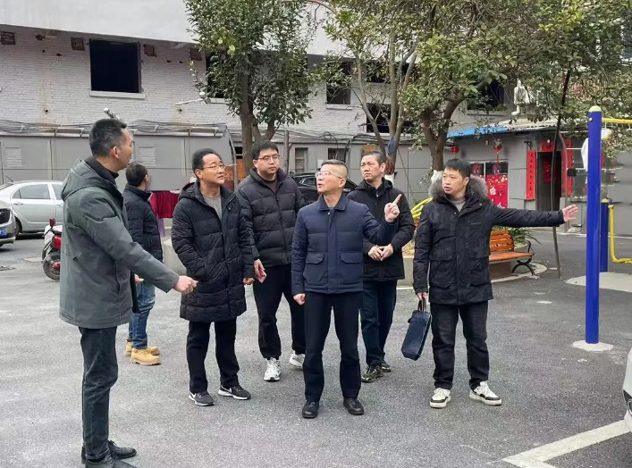 胡劲松督导长鸿物业居民住宅火灾防控工作