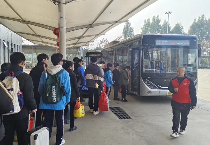 吉安公交:公交暖心服务 护航春运返程路