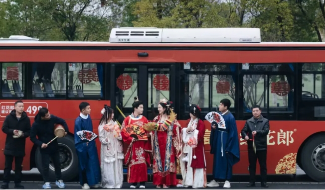 新余公交：公交车变身婚车 开往“下一站幸福”