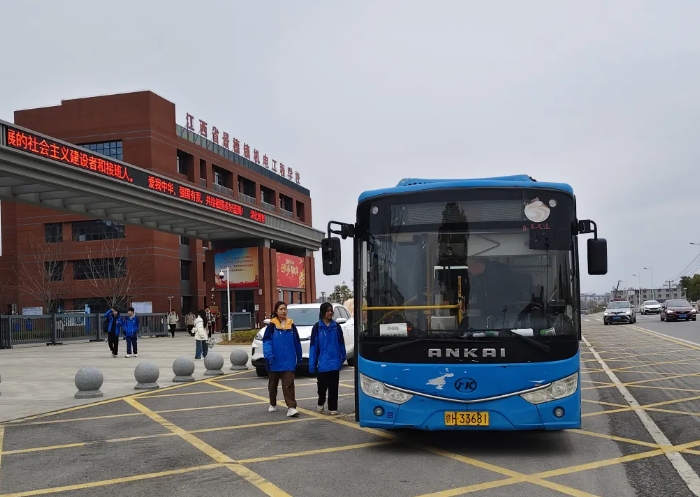景德镇长运：定制通学公交线路 暖心护航开学路