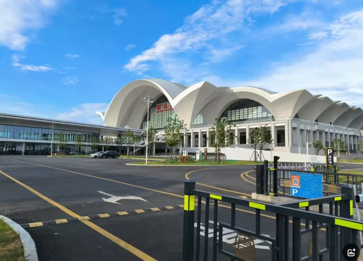 南昌日报、江南都市报、江西工人报聚焦江西长运