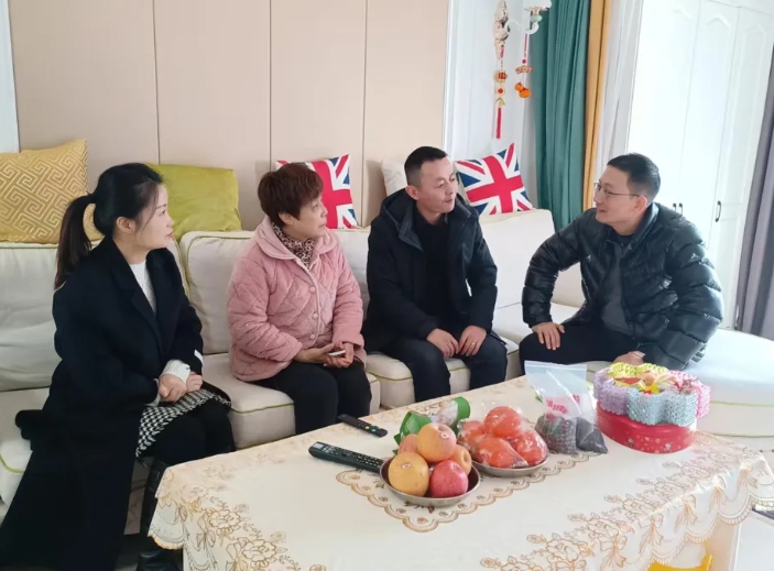 都市城际公交 开展廉政家访活动