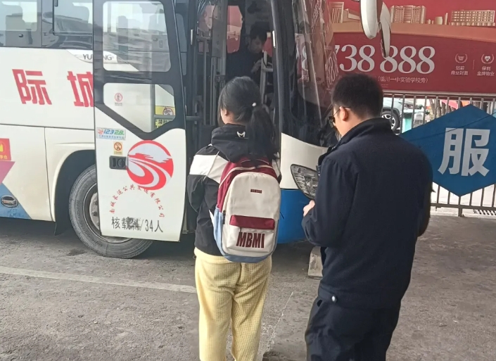 抚州长运：警民爱心接力 护送走失女孩回家