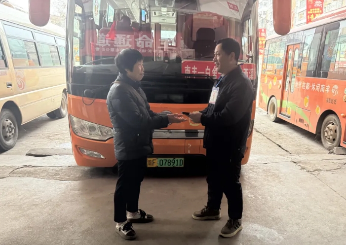 抚州长运：公交司机暖心归还手机 守护乘客珍贵回忆