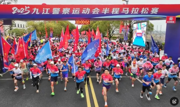 九江长运：共青公司护航九江警察运动会半程马拉松赛