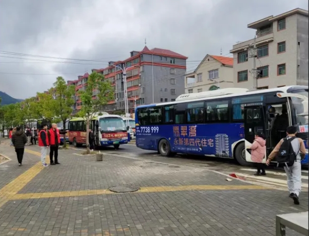 吉安公司：“周五直通车” 铺就学子安心归途