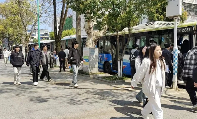 吉安公司：助力春日考试 护送师生安全出行