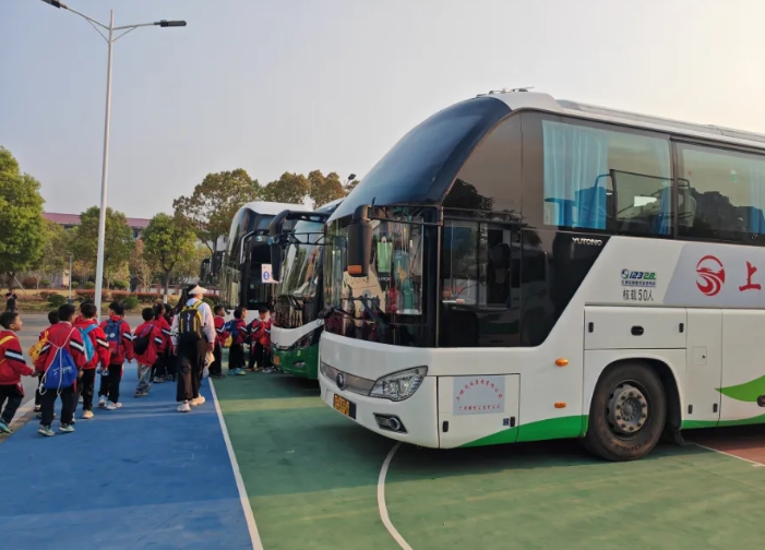 上饶汽运：镇村公交全力护航研学之旅