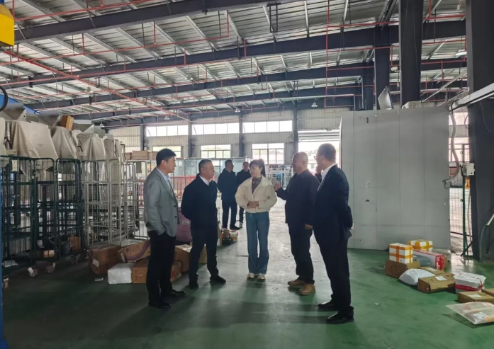 李伟、占梁调研九江长运