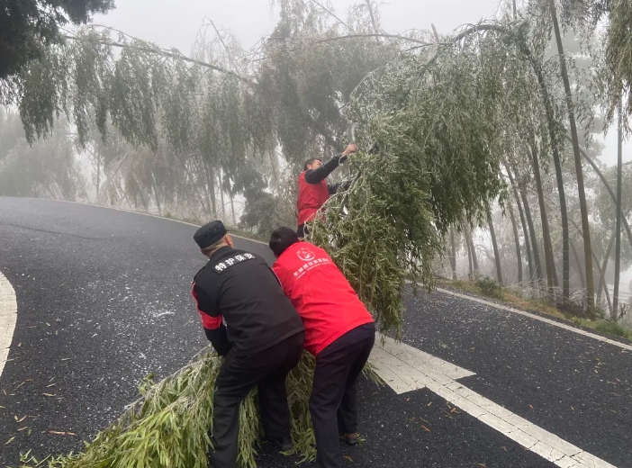 ​吉安公司：突发恶劣天气 羊狮慕公司全力保畅通