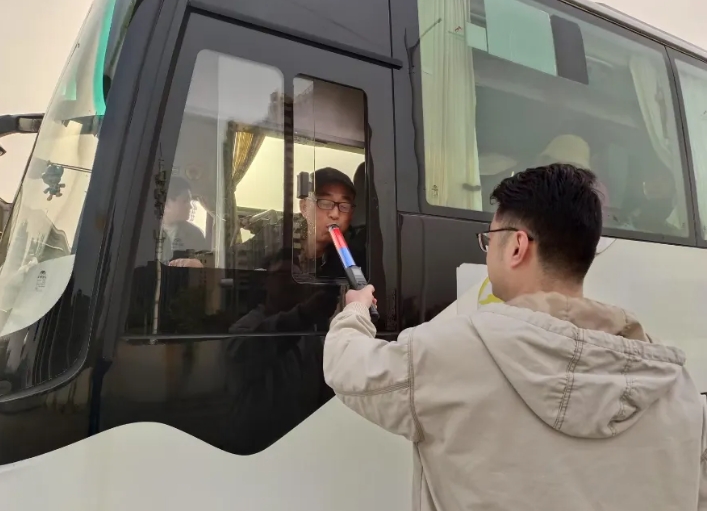 马鞍山长客：积极开展“清明”路查工作 营造假日安全运输环境