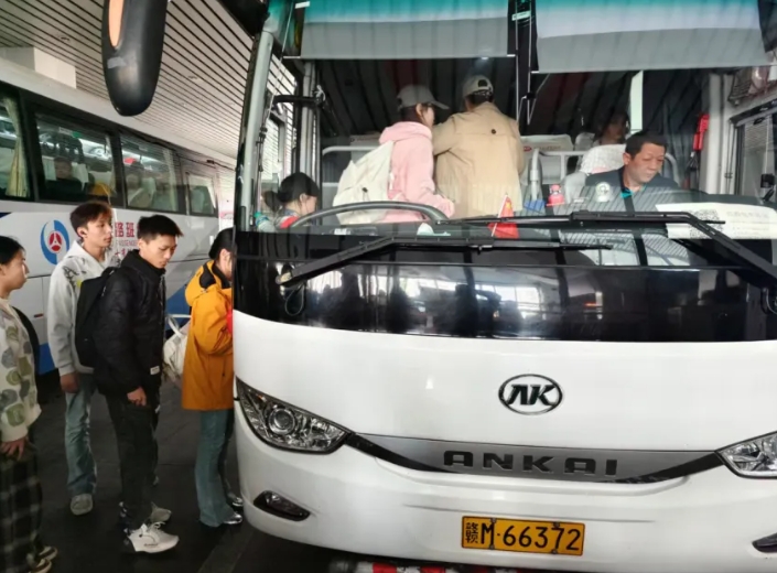 都市城际公交：兵分多路协同作战  护航“清明节”运输高峰